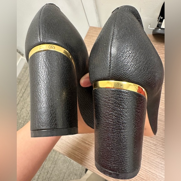 *SOLD* Chloe Leather Pumps Heels Gold Trim great condition - Picture 6 of 6